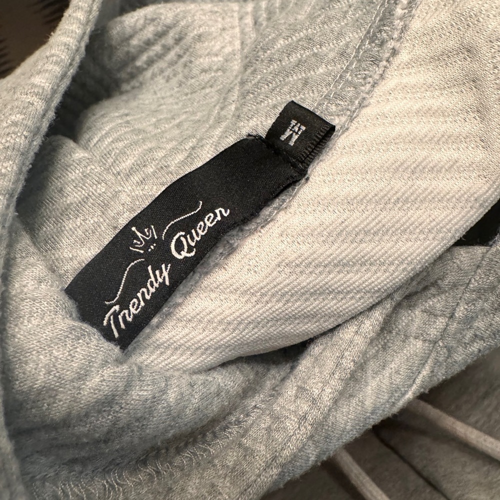 Gray Checkered Ribbed Hoodie - Picture 3 of 3